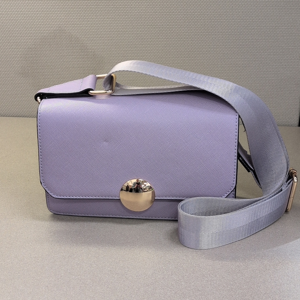 Chic Lavender Crossbody Bag with Gold Accent